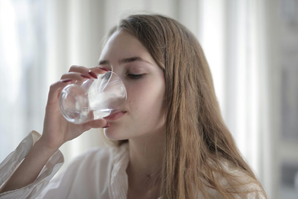 This Pictures shows a woman drinking from a glass of water, and its used as a symbolic representation to show that latent Tb has no known signs or symptoms.